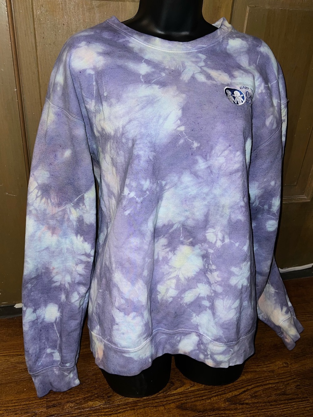 Lavender Tie Dye Reworked Crewneck Sweatshirt TN Children’s Hospital Size M - Picture 5 of 7